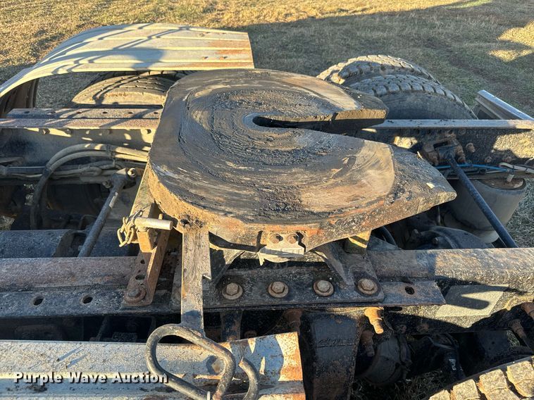 image for item NF9369 2007 Freightliner  Columbia  semi truck