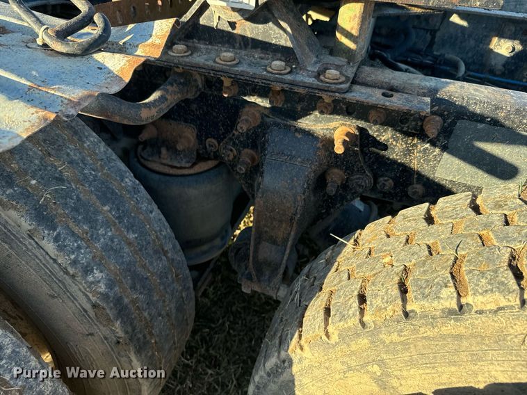 image for item NF9369 2007 Freightliner  Columbia  semi truck