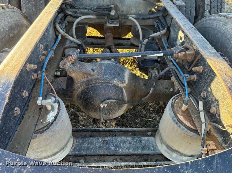 image for item NF9369 2007 Freightliner  Columbia  semi truck