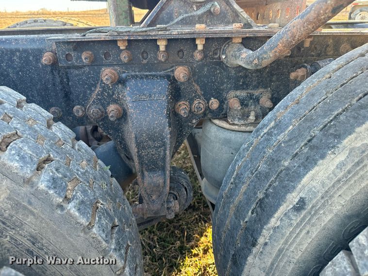 image for item NF9369 2007 Freightliner  Columbia  semi truck