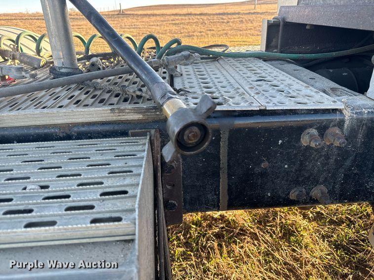 image for item NF9369 2007 Freightliner  Columbia  semi truck