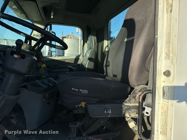 image for item NF9369 2007 Freightliner  Columbia  semi truck