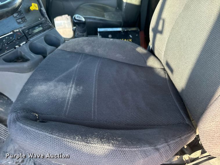 image for item NF9369 2007 Freightliner  Columbia  semi truck