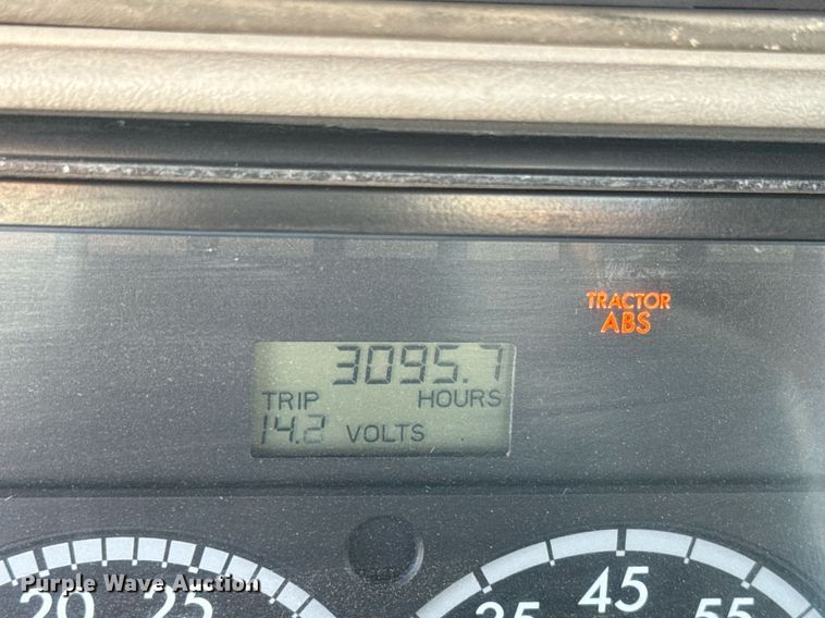 image for item NF9369 2007 Freightliner  Columbia  semi truck