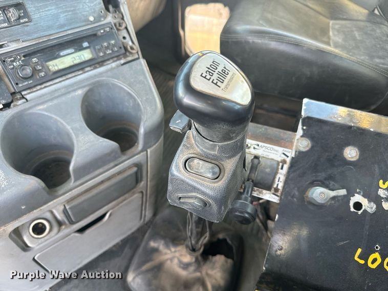 image for item NF9369 2007 Freightliner  Columbia  semi truck