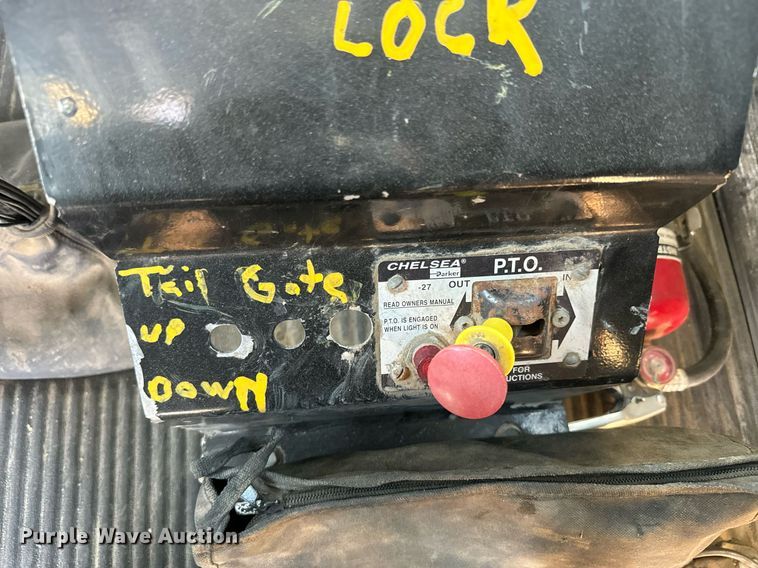 image for item NF9369 2007 Freightliner  Columbia  semi truck