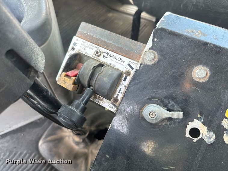 image for item NF9369 2007 Freightliner  Columbia  semi truck