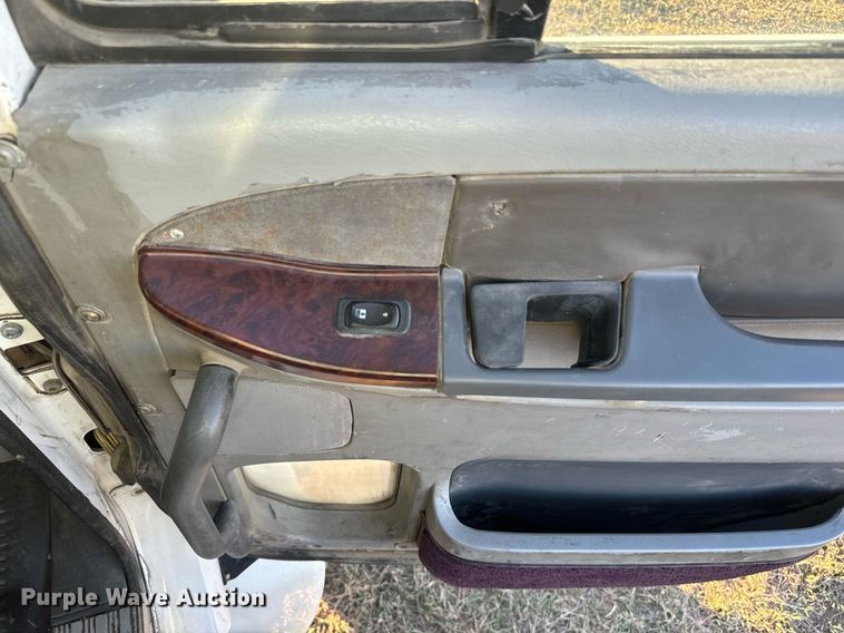 image for item NF9369 2007 Freightliner  Columbia  semi truck