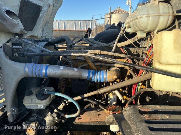 image for item NF9369 2007 Freightliner  Columbia  semi truck