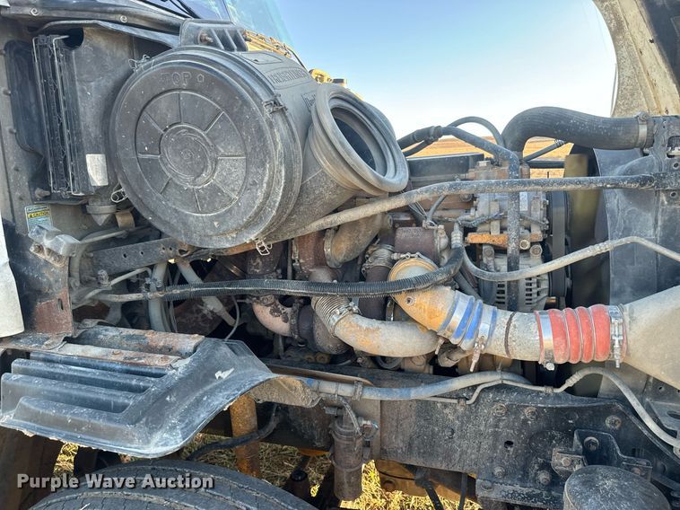 image for item NF9369 2007 Freightliner  Columbia  semi truck