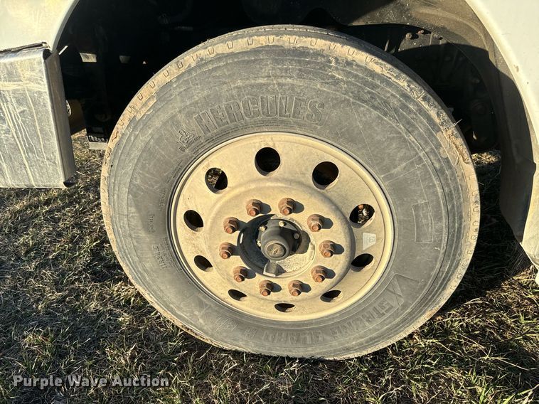 image for item NF9369 2007 Freightliner  Columbia  semi truck