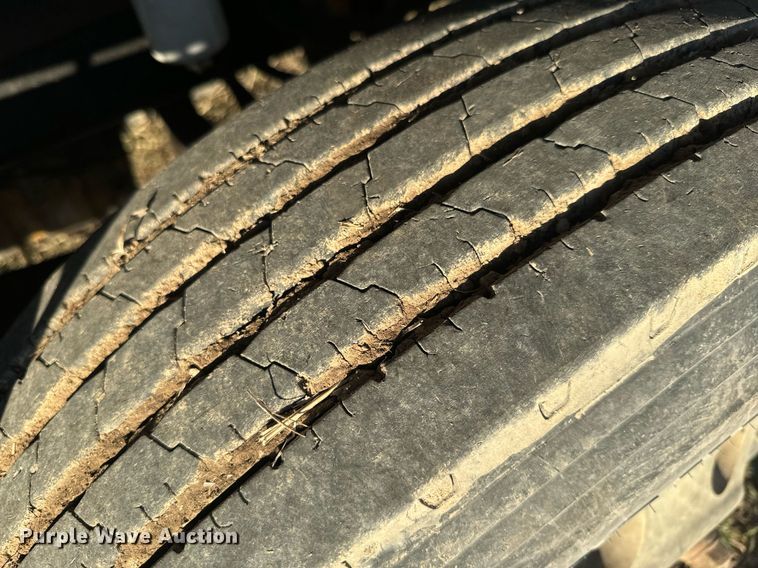 image for item NF9369 2007 Freightliner  Columbia  semi truck