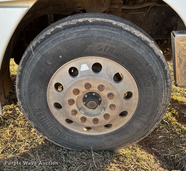 image for item NF9369 2007 Freightliner  Columbia  semi truck