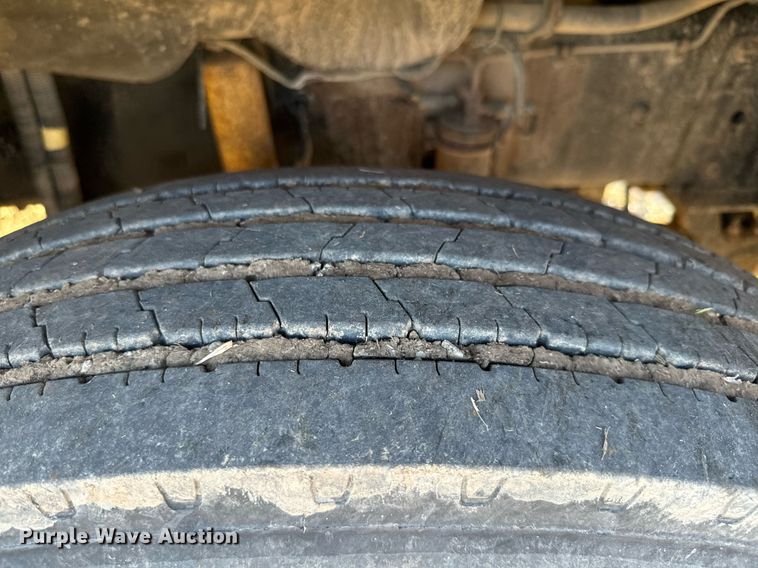 image for item NF9369 2007 Freightliner  Columbia  semi truck