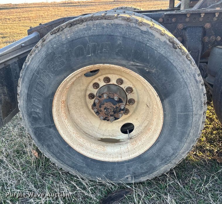 image for item NF9369 2007 Freightliner  Columbia  semi truck