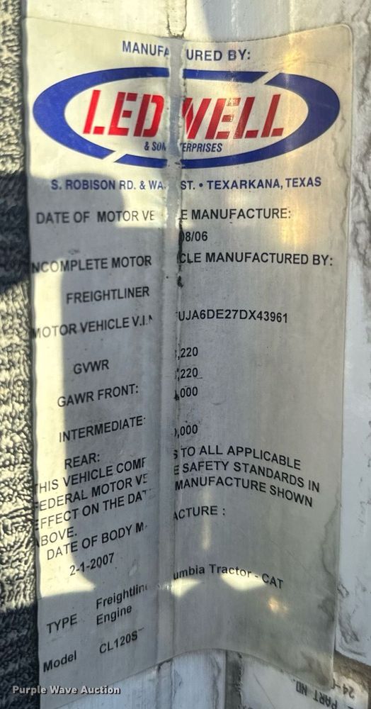 image for item NF9369 2007 Freightliner  Columbia  semi truck