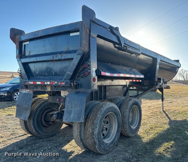 image for item NF9371 2010 Manac end dump trailer