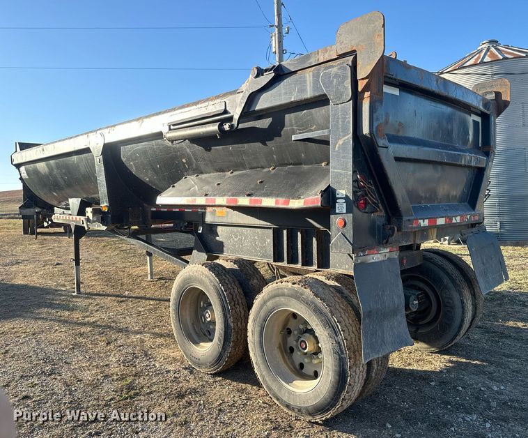 image for item NF9371 2010 Manac end dump trailer