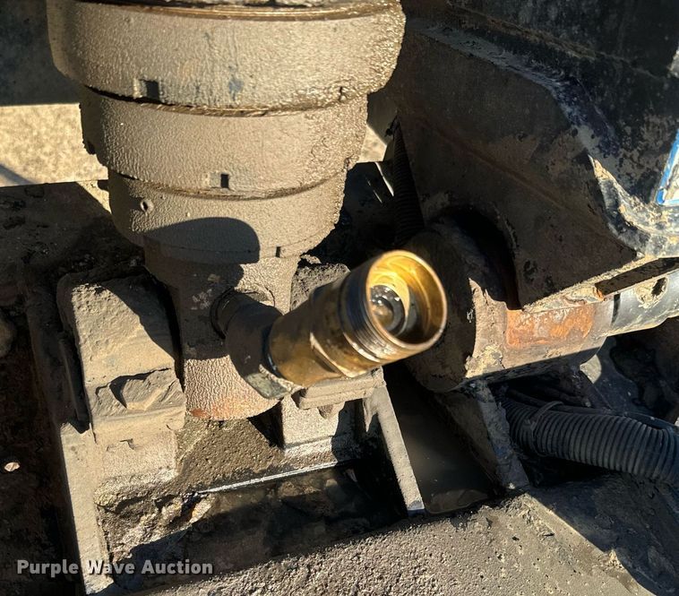 image for item NF9371 2010 Manac end dump trailer