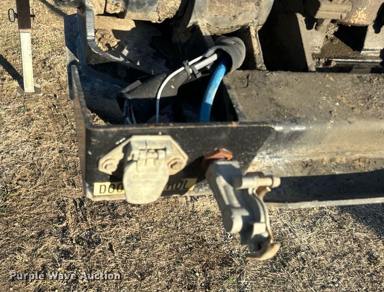 image for item NF9371 2010 Manac end dump trailer