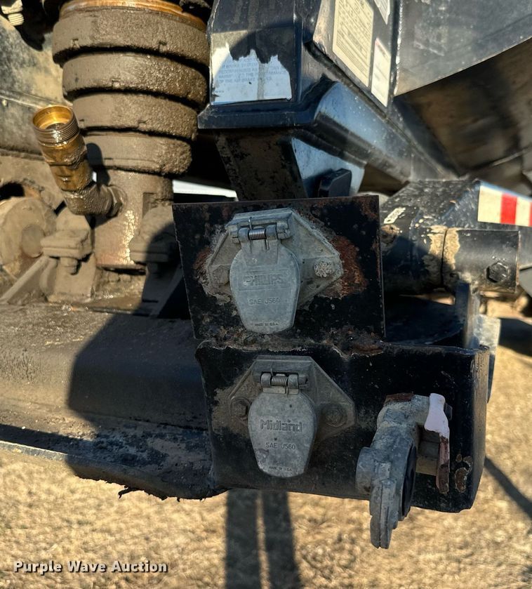 image for item NF9371 2010 Manac end dump trailer