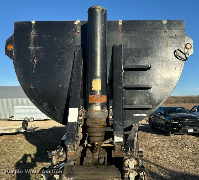 image for item NF9371 2010 Manac end dump trailer