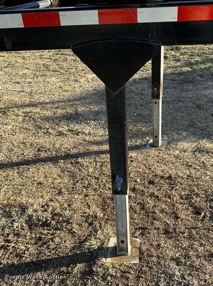 image for item NF9371 2010 Manac end dump trailer