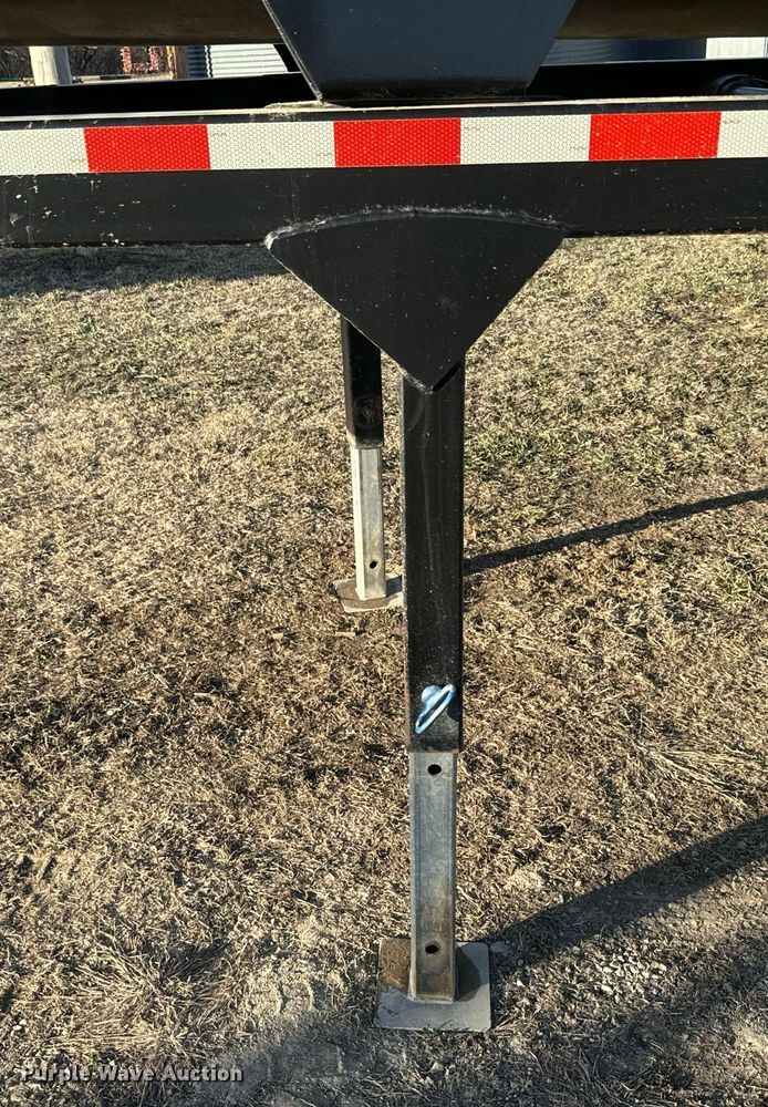 image for item NF9371 2010 Manac end dump trailer