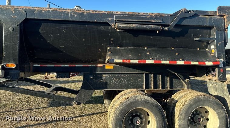 image for item NF9371 2010 Manac end dump trailer