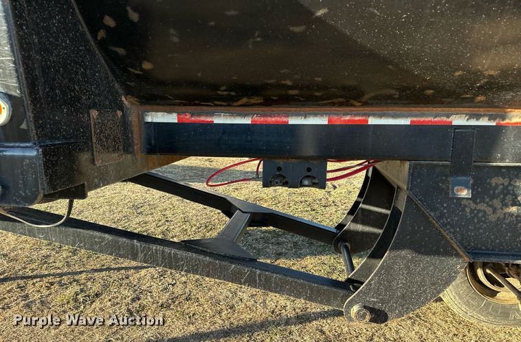 image for item NF9371 2010 Manac end dump trailer