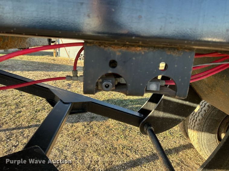 image for item NF9371 2010 Manac end dump trailer