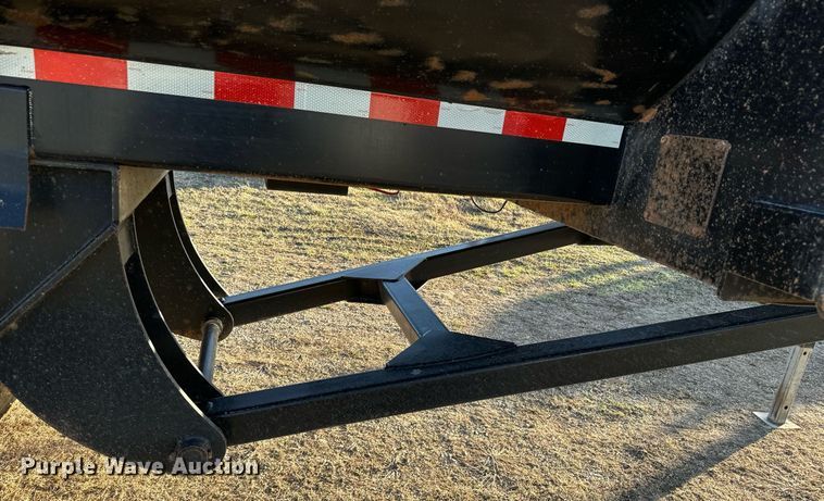 image for item NF9371 2010 Manac end dump trailer