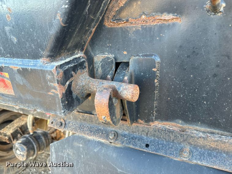 image for item NF9371 2010 Manac end dump trailer