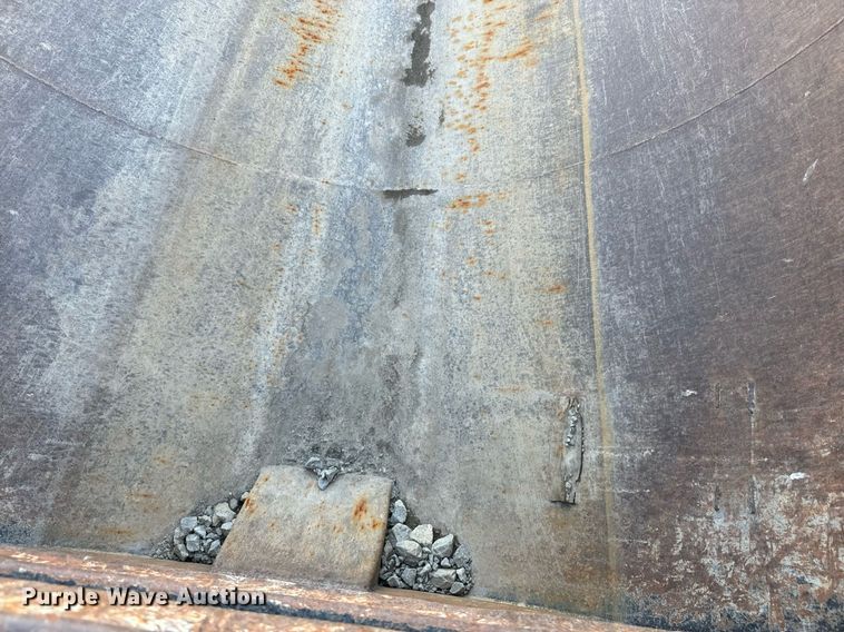 image for item NF9371 2010 Manac end dump trailer