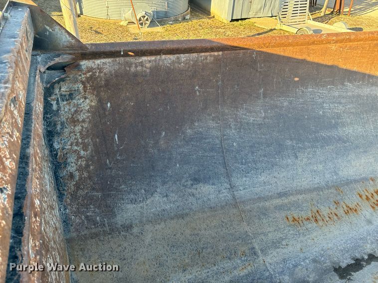 image for item NF9371 2010 Manac end dump trailer