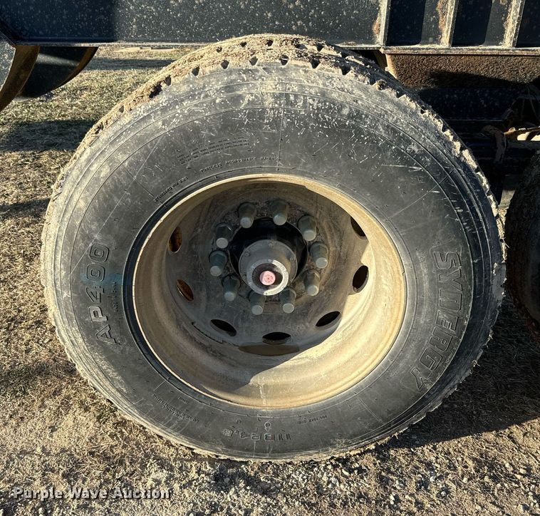 image for item NF9371 2010 Manac end dump trailer