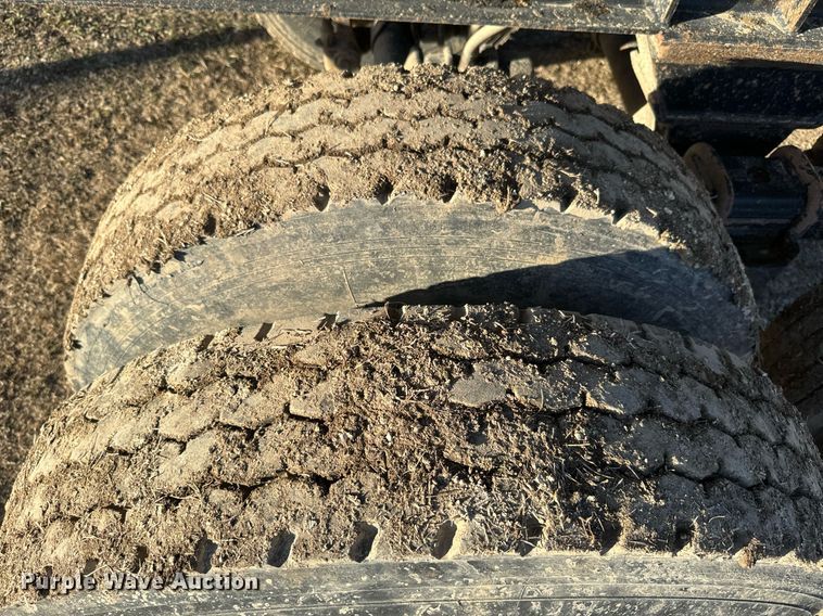 image for item NF9371 2010 Manac end dump trailer