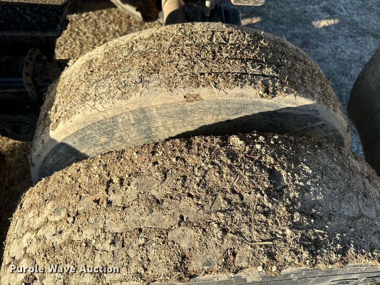 image for item NF9371 2010 Manac end dump trailer