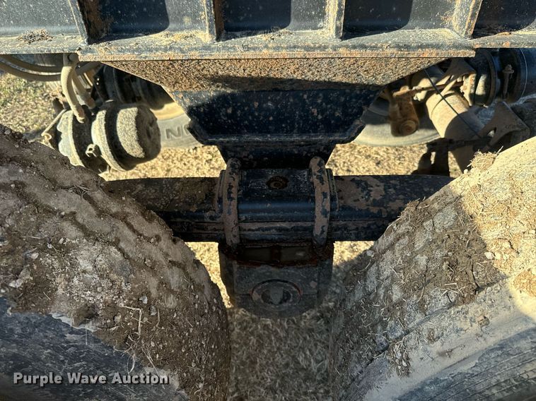 image for item NF9371 2010 Manac end dump trailer