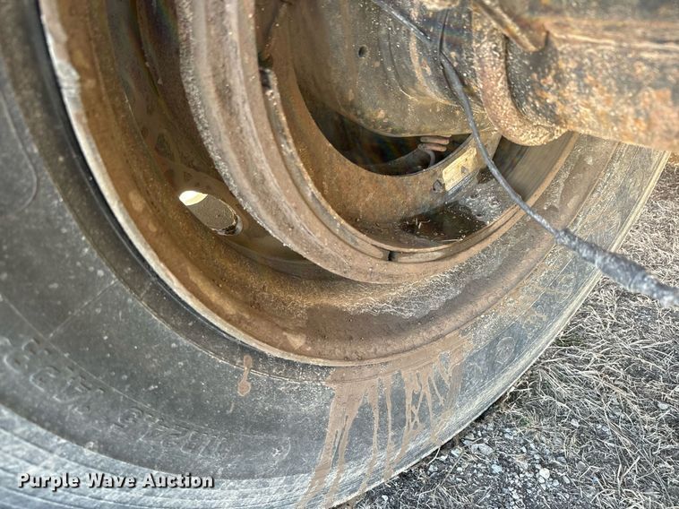 image for item NF9371 2010 Manac end dump trailer