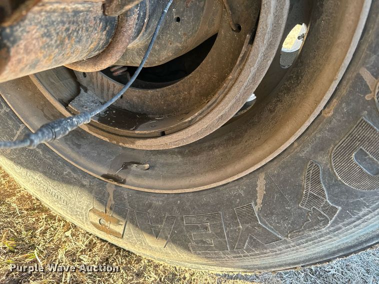 image for item NF9371 2010 Manac end dump trailer