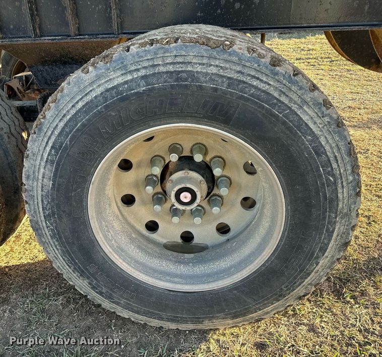 image for item NF9371 2010 Manac end dump trailer