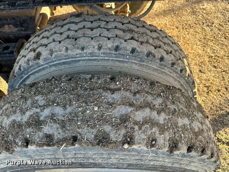 image for item NF9371 2010 Manac end dump trailer