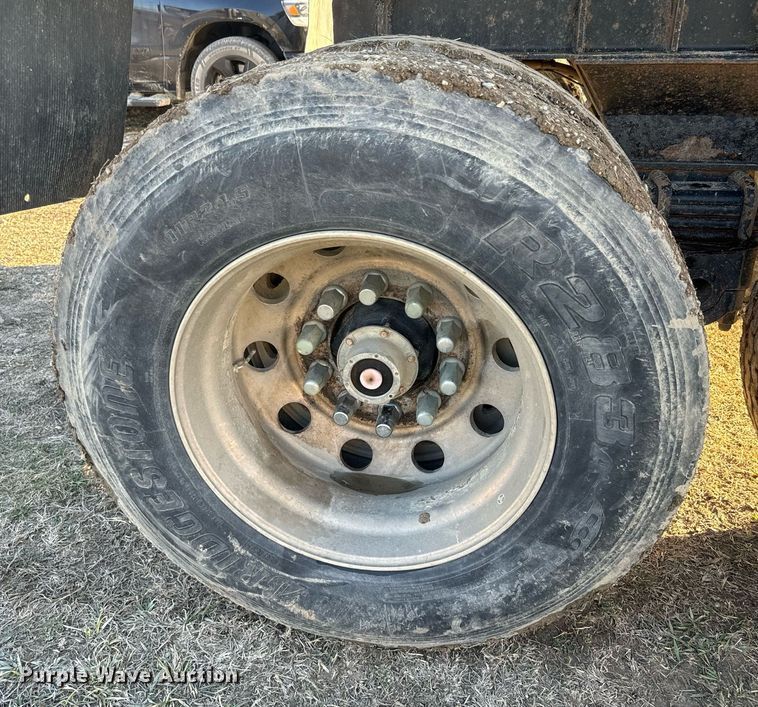 image for item NF9371 2010 Manac end dump trailer