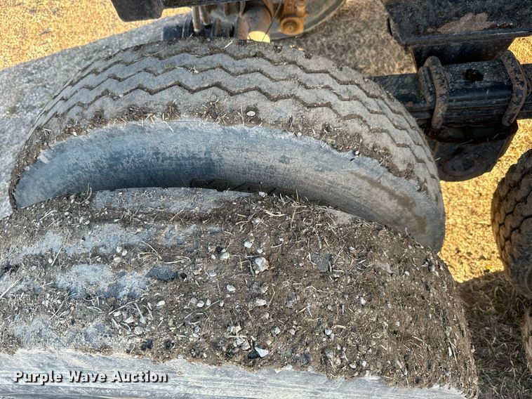 image for item NF9371 2010 Manac end dump trailer