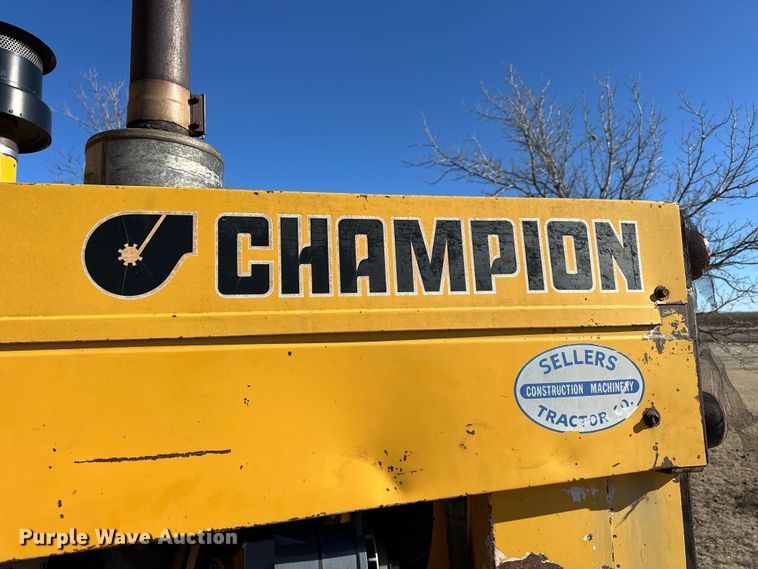 image for item NJ9382 1990 Champion 740A motor grader