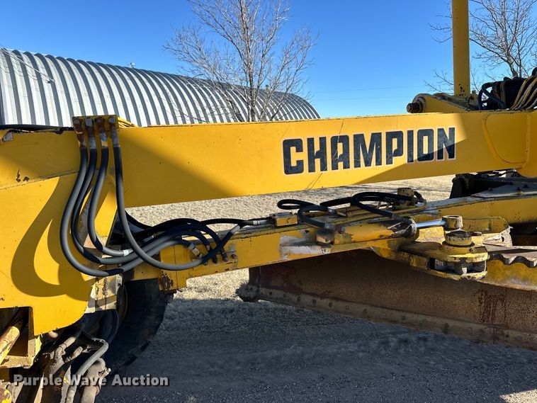 image for item NJ9382 1990 Champion 740A motor grader