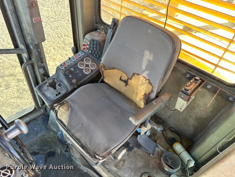 image for item NJ9382 1990 Champion 740A motor grader