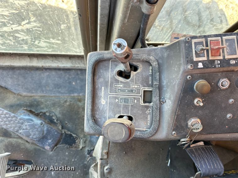 image for item NJ9382 1990 Champion 740A motor grader