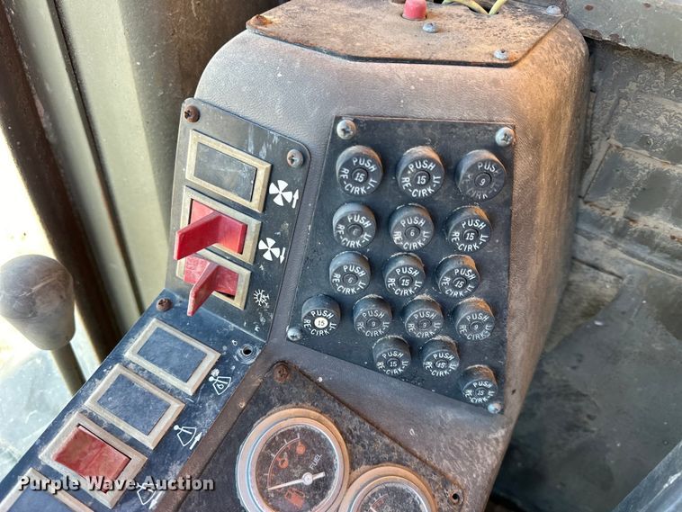 image for item NJ9382 1990 Champion 740A motor grader